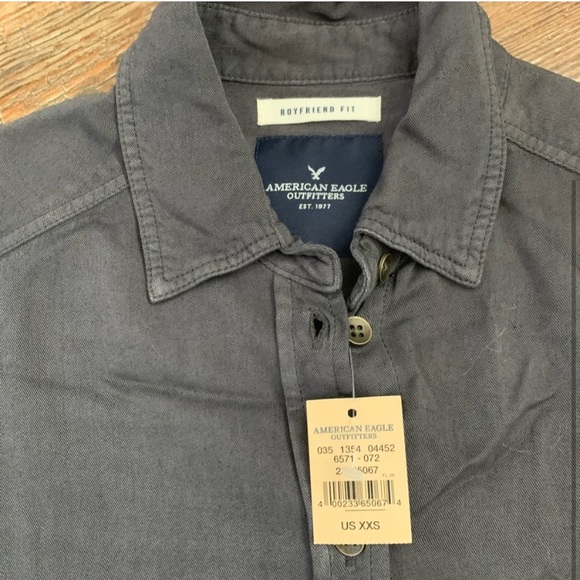 NWT AEO boyfriend fit button down - Picture 2 of 2